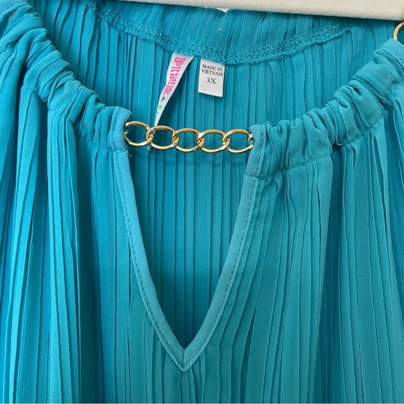 Pink & Lime Women’s Size 3X Cold Shoulder pleated Blue fabric with Gold chain - Picture 3 of 9